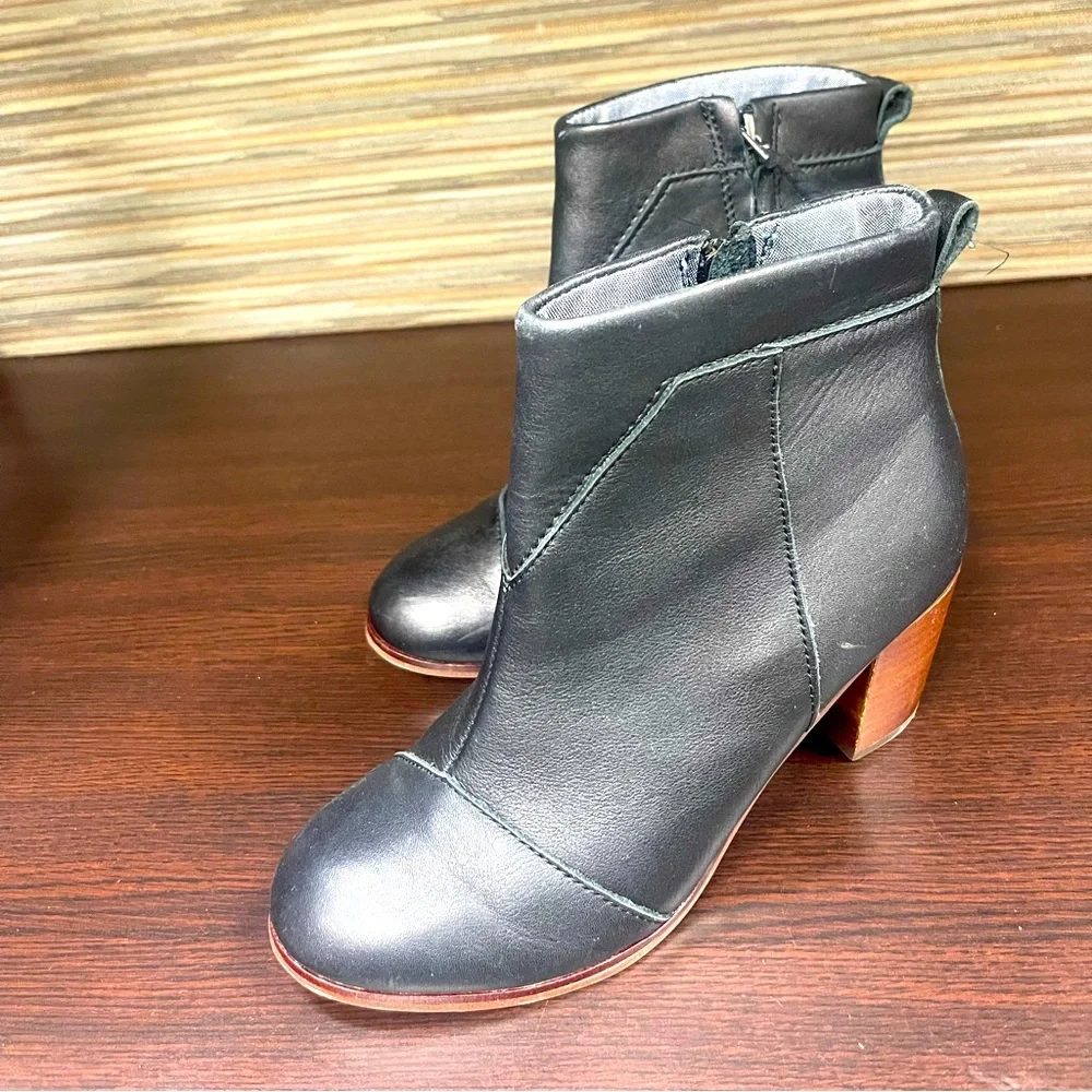 👞 Tom’s booties! Size 6! Perfect for fall 🍁 - Picture 1 of 4